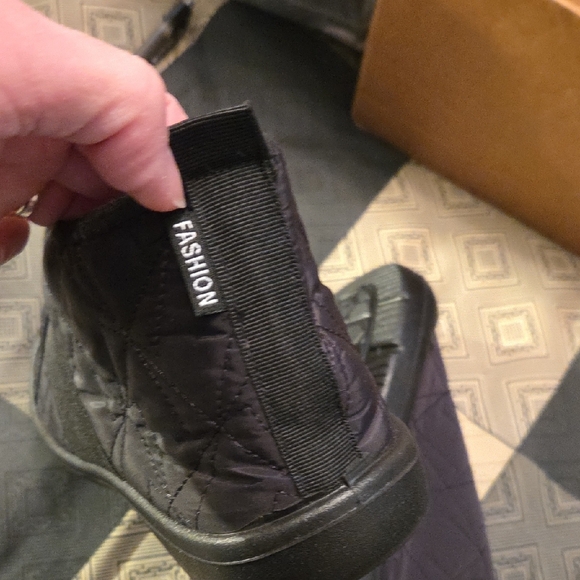 Cozy Black NWOT Quilted Faux Fur Lined Slip On Boots... - Picture 3 of 6